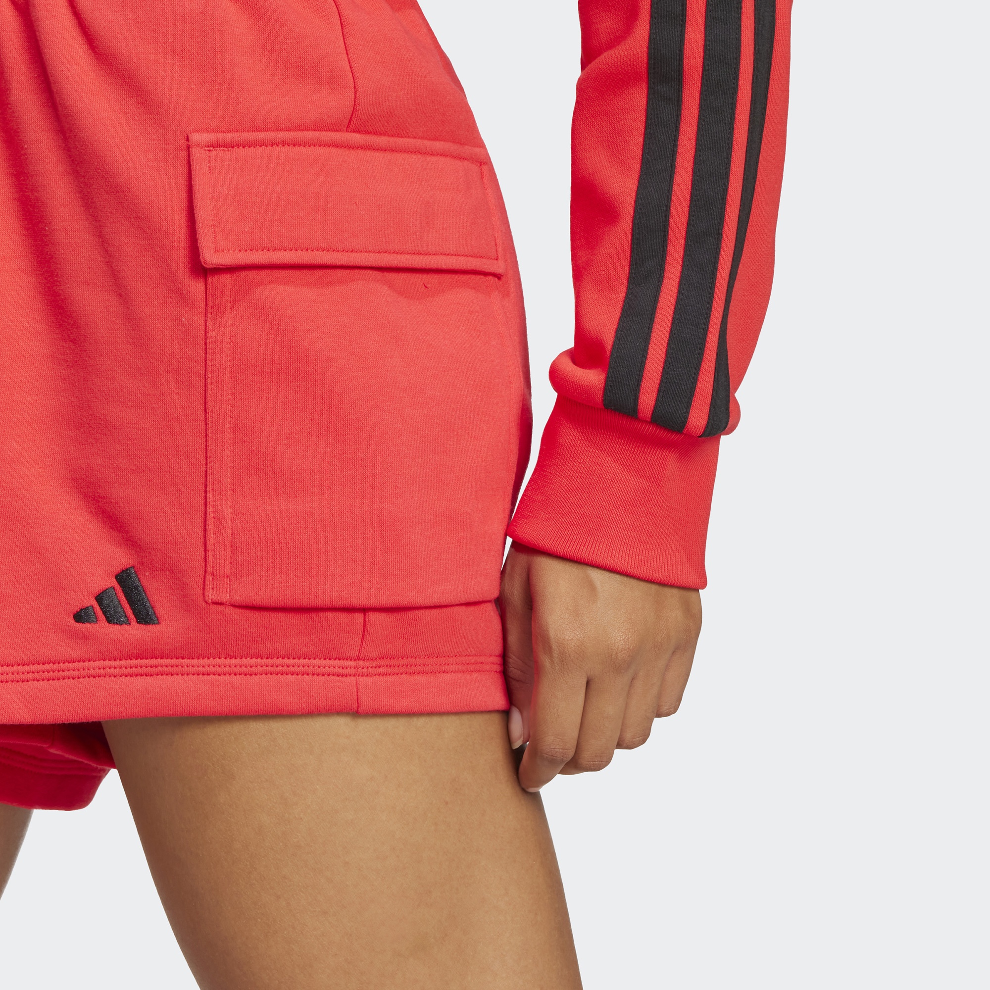 adidas Essentials Small Logo French Terry Cargo Kadın Kırmızı Şort