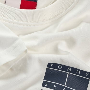  Tommy Jeans Graphic Ext Erkek Beyaz T-Shirt