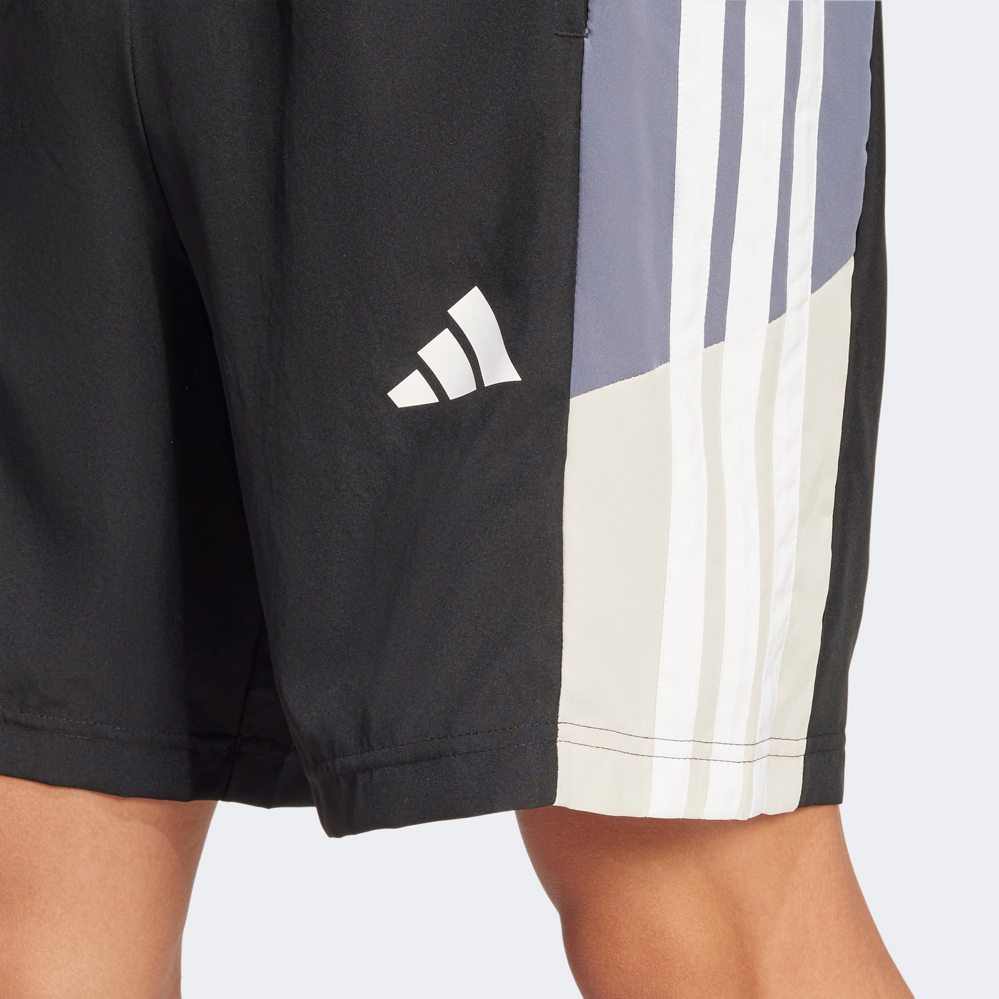 adidas Train Essentials Seasonal Colorblock Erkek Siyah Antrenman Şort