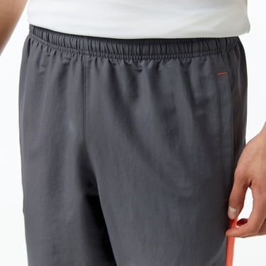  Under Armour Tech Utility Erkek Gri Koşu Şortu