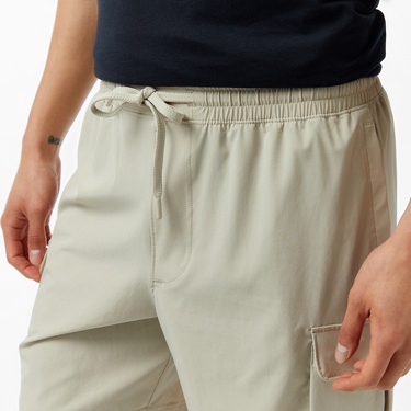  Under Armour Vibe Erkek Krem Şort