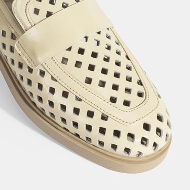 Kadın Bej Perforeli Rugan Loafer