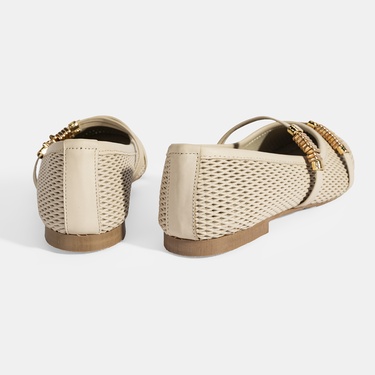  Kadın Bej Metal Toka Aksesuarlı Deri Babet