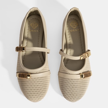  Kadın Bej Metal Toka Aksesuarlı Deri Babet