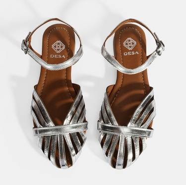  Kadın Gümüş Ayarlanabilir Tokalı Rugan Sandalet