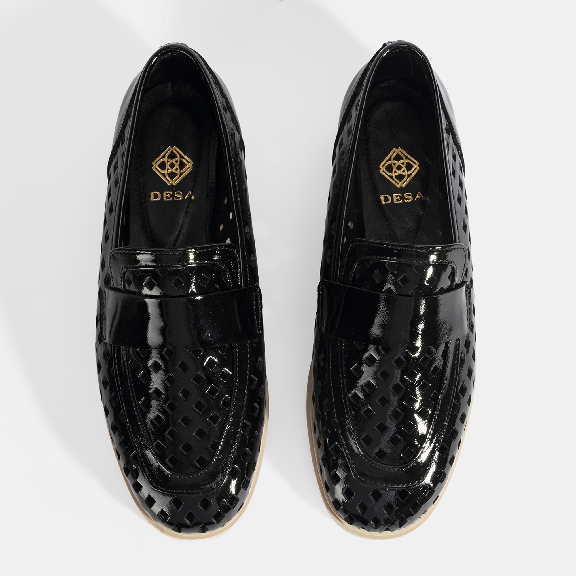 Kadın Siyah Perforeli Rugan Loafer