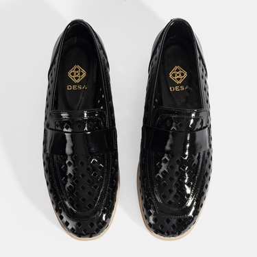  Kadın Siyah Perforeli Rugan Loafer
