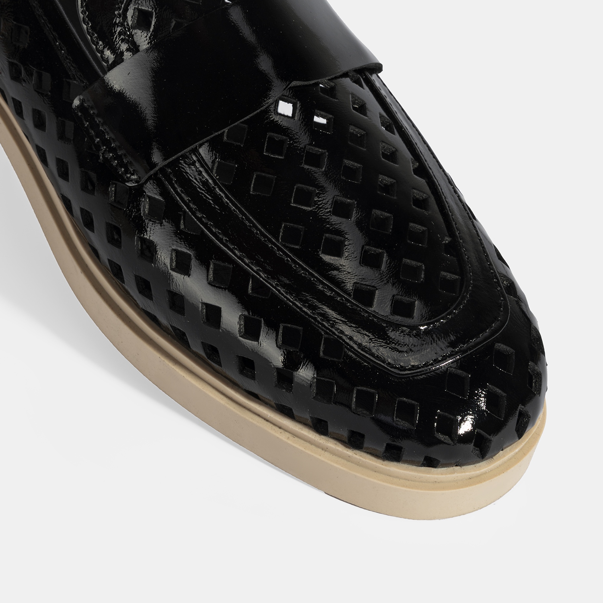 Kadın Siyah Perforeli Rugan Loafer