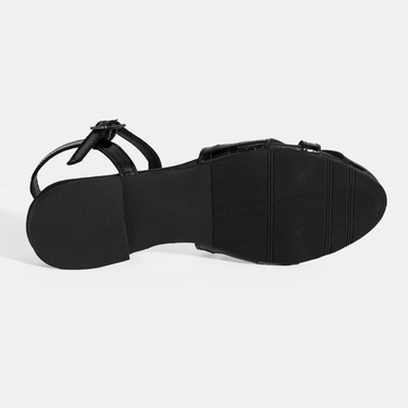  Kadın Siyah Ayarlanabilir Tokalı Rugan Sandalet