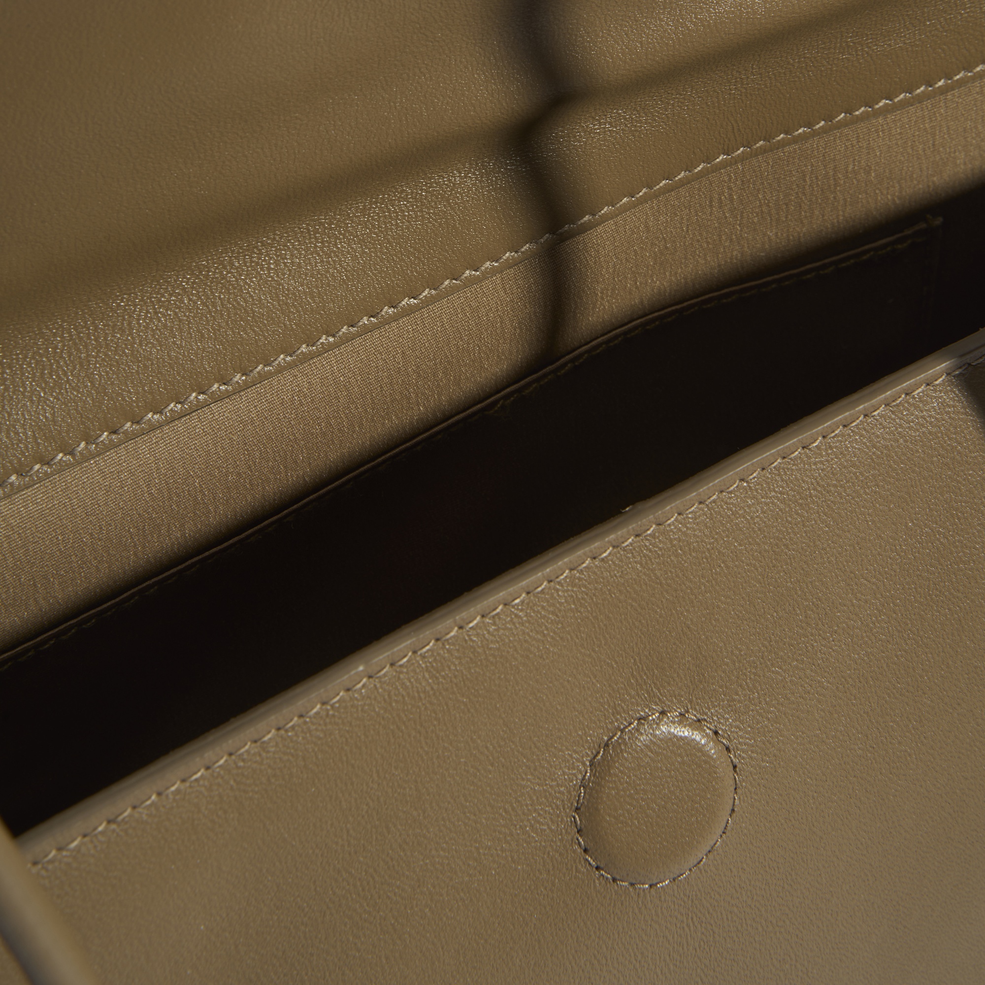 Kadın Kahve Yaprak Detaylı Deri Omuz Çantası