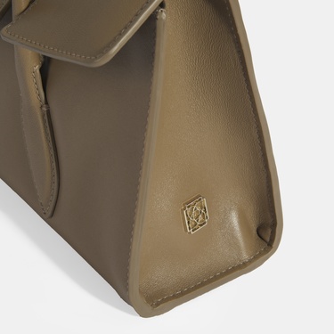  Kadın Kahve Yaprak Detaylı Deri Omuz Çantası