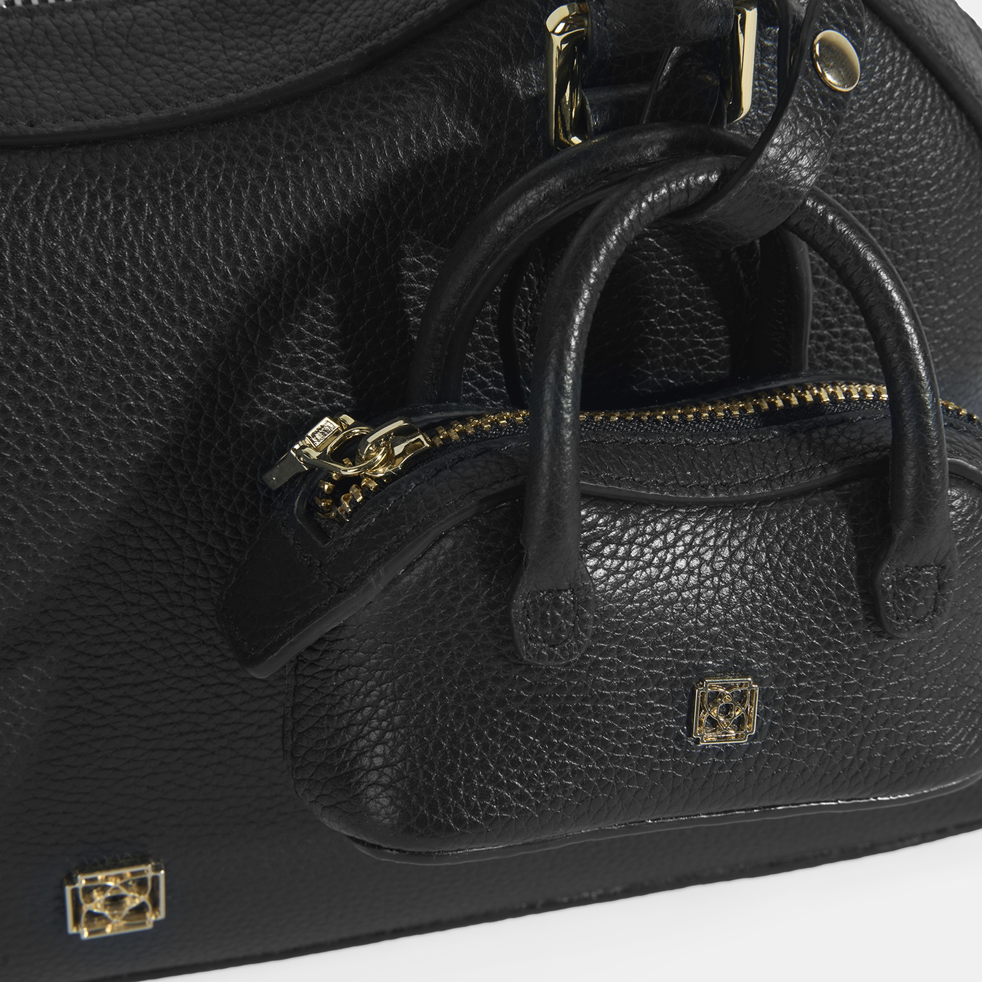 Kadın Siyah Deri Çanta Aksesuarlı Büyük Omuz Çantası