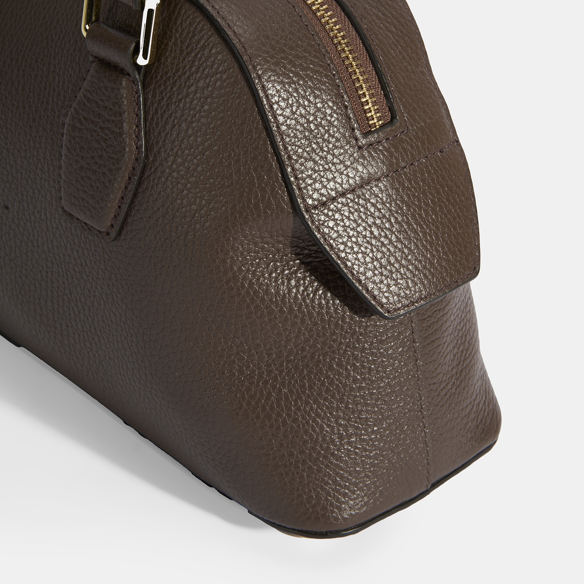 Kadın Kahve Deri Çanta Aksesuarlı Büyük Omuz Çantası