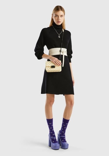  Kadın Siyah Koton Karışımlı Balıkçı Yaka Diz Midi Elbise