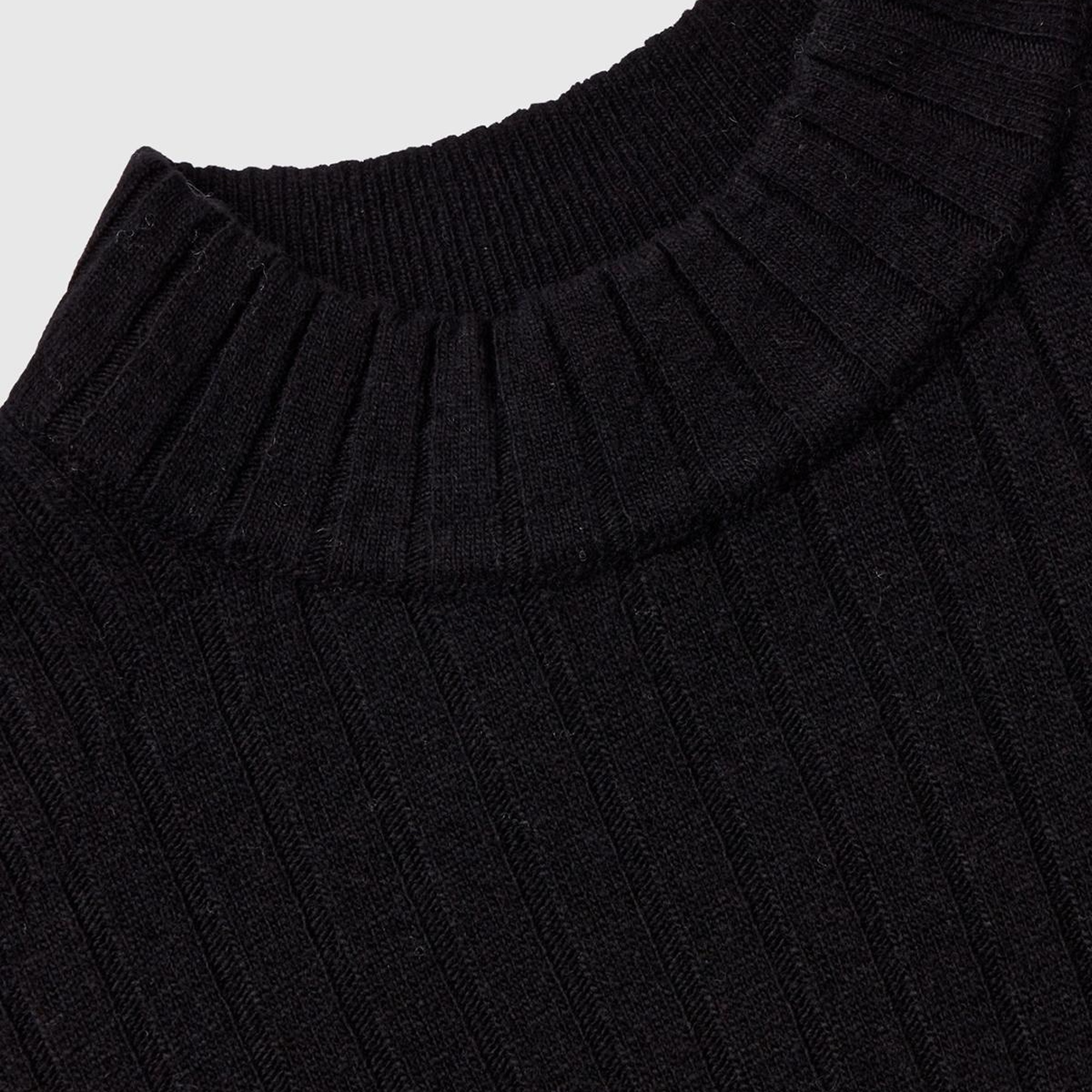 Kadın Siyah Yün Karışımlı Kol Ucu Yırtmaçlı Yarım Balıkçı Kazak