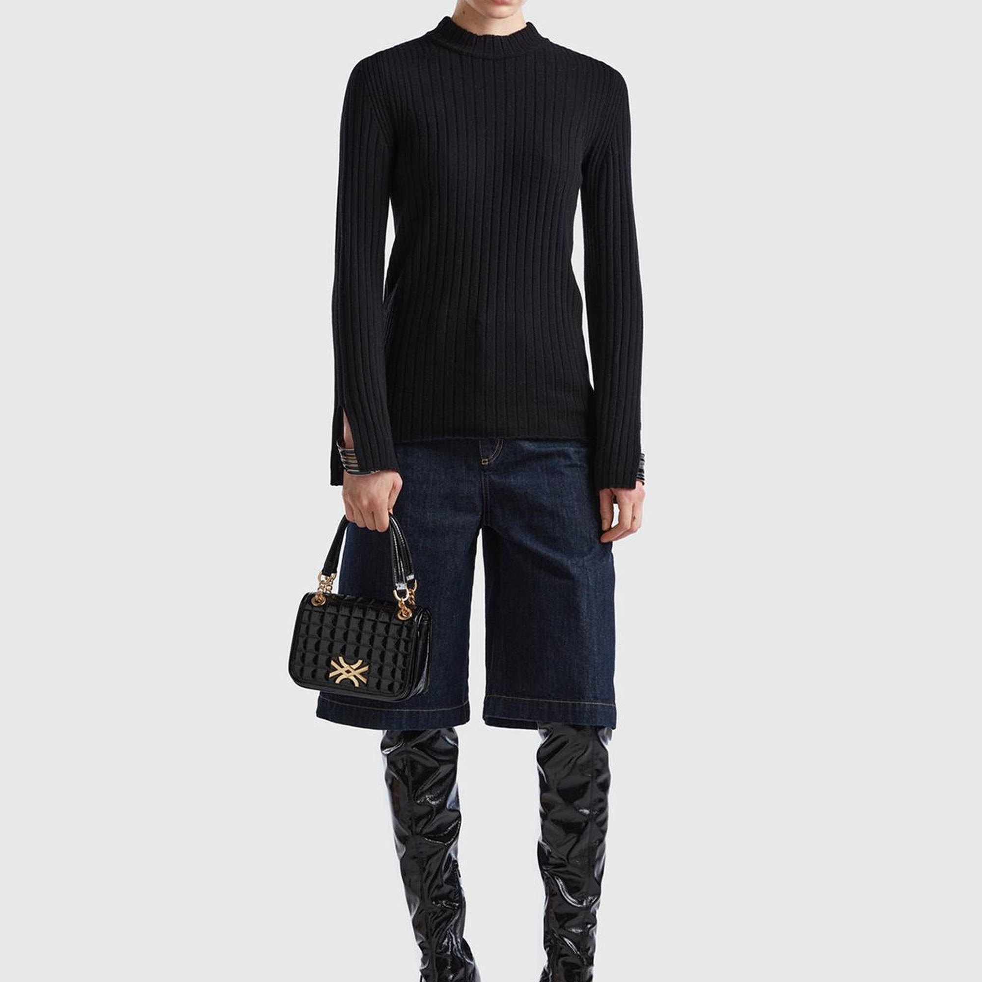 Kadın Siyah Yün Karışımlı Kol Ucu Yırtmaçlı Yarım Balıkçı Kazak