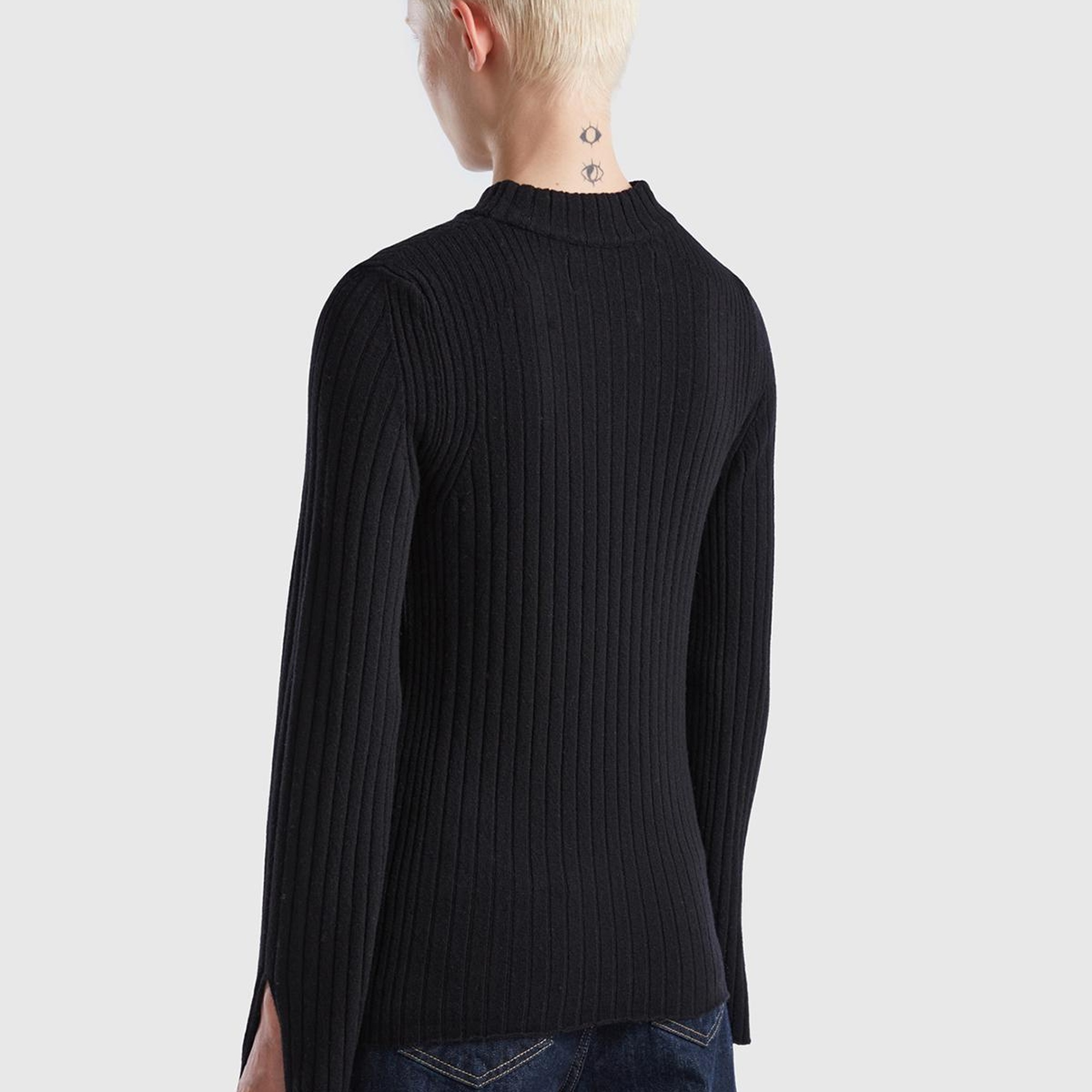 Kadın Siyah Yün Karışımlı Kol Ucu Yırtmaçlı Yarım Balıkçı Kazak