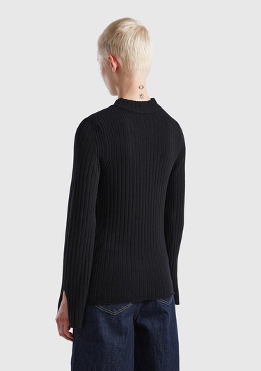  Kadın Siyah Yün Karışımlı Kol Ucu Yırtmaçlı Yarım Balıkçı Kazak