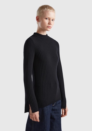  Kadın Siyah Yün Karışımlı Kol Ucu Yırtmaçlı Yarım Balıkçı Kazak