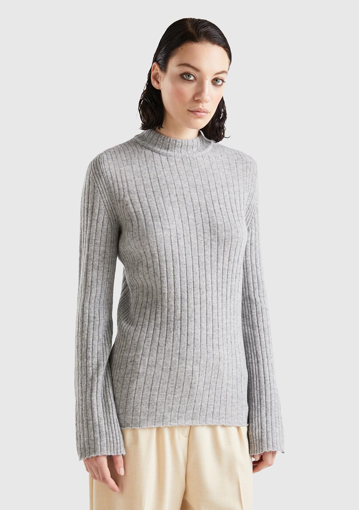  Kadın Gri Melanj Yün Karışımlı Kol Ucu Yırtmaçlı Yarım Balıkçı Kazak