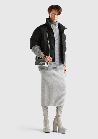  Kadın Siyah Kaz Tüyü Dolgulu Pufa Mont