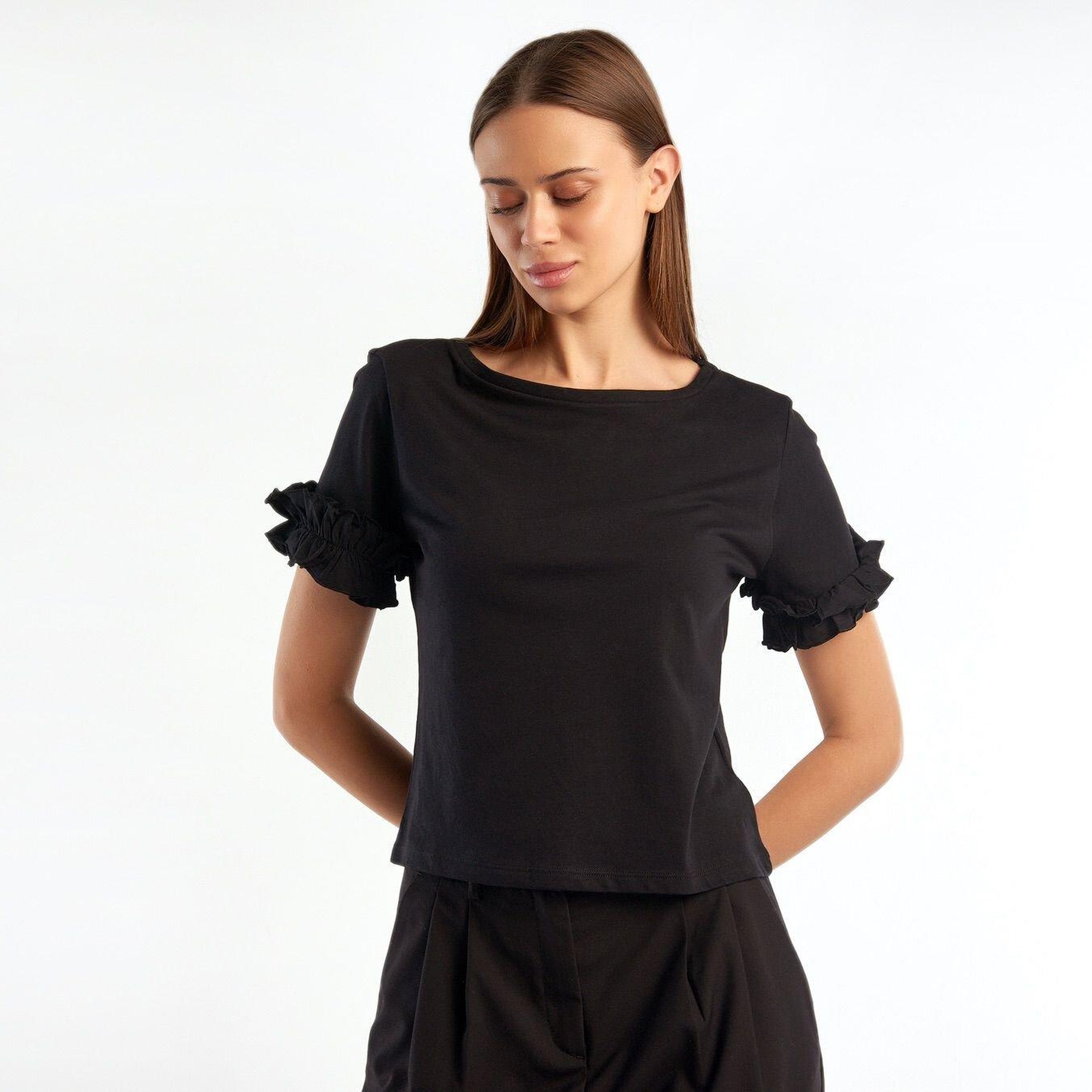 Kadın Siyah %100 Koton Kolu Fırfırlı T-Shirt