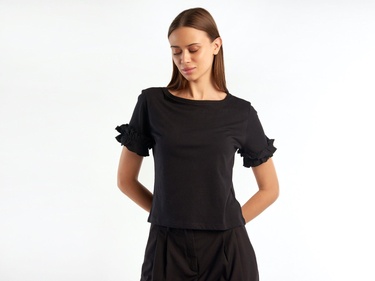  Kadın Siyah %100 Koton Kolu Fırfırlı T-Shirt