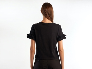  Kadın Siyah %100 Koton Kolu Fırfırlı T-Shirt