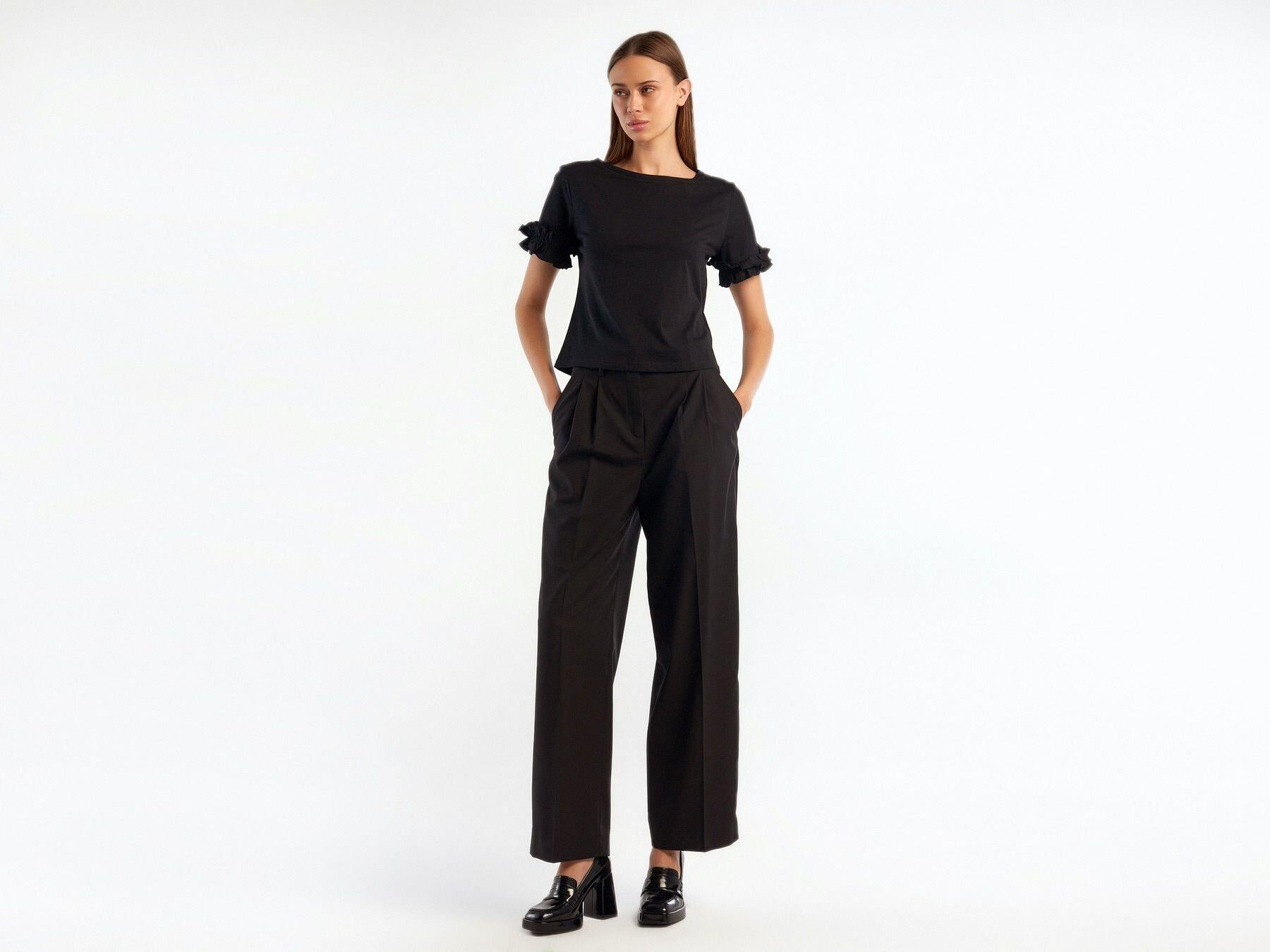  Kadın Siyah %100 Koton Kolu Fırfırlı T-Shirt