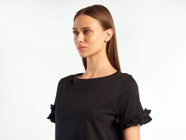  Kadın Siyah %100 Koton Kolu Fırfırlı T-Shirt