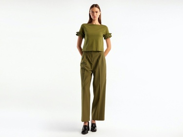  Kadın Zeytin Yeşili %100 Koton Kolu Fırfırlı T-Shirt