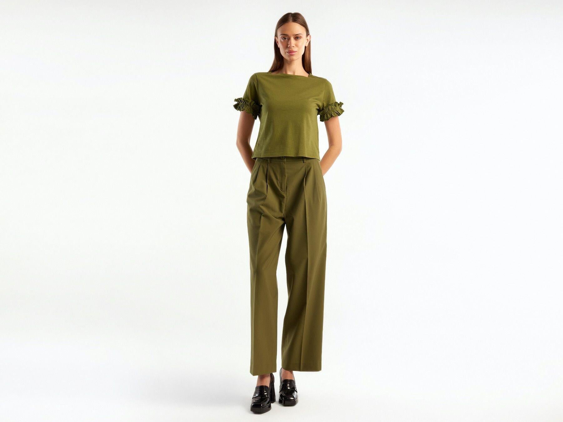  Kadın Zeytin Yeşili %100 Koton Kolu Fırfırlı T-Shirt