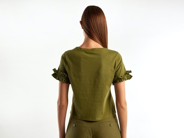  Kadın Zeytin Yeşili %100 Koton Kolu Fırfırlı T-Shirt