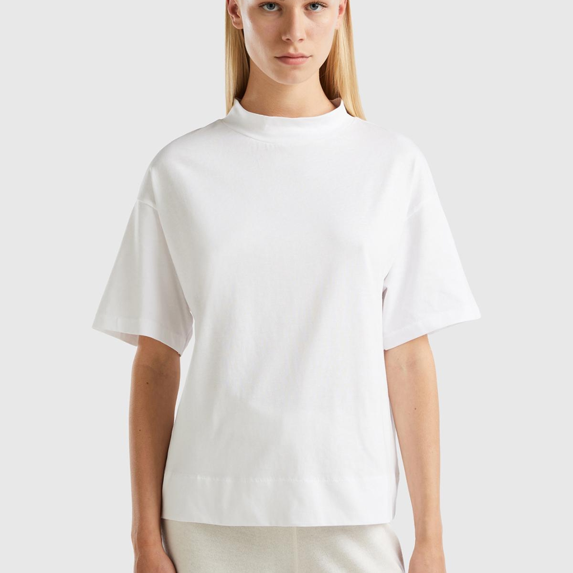 Kadın Beyaz %100 Koton Oversize Yarım Balıkçı T-Shirt