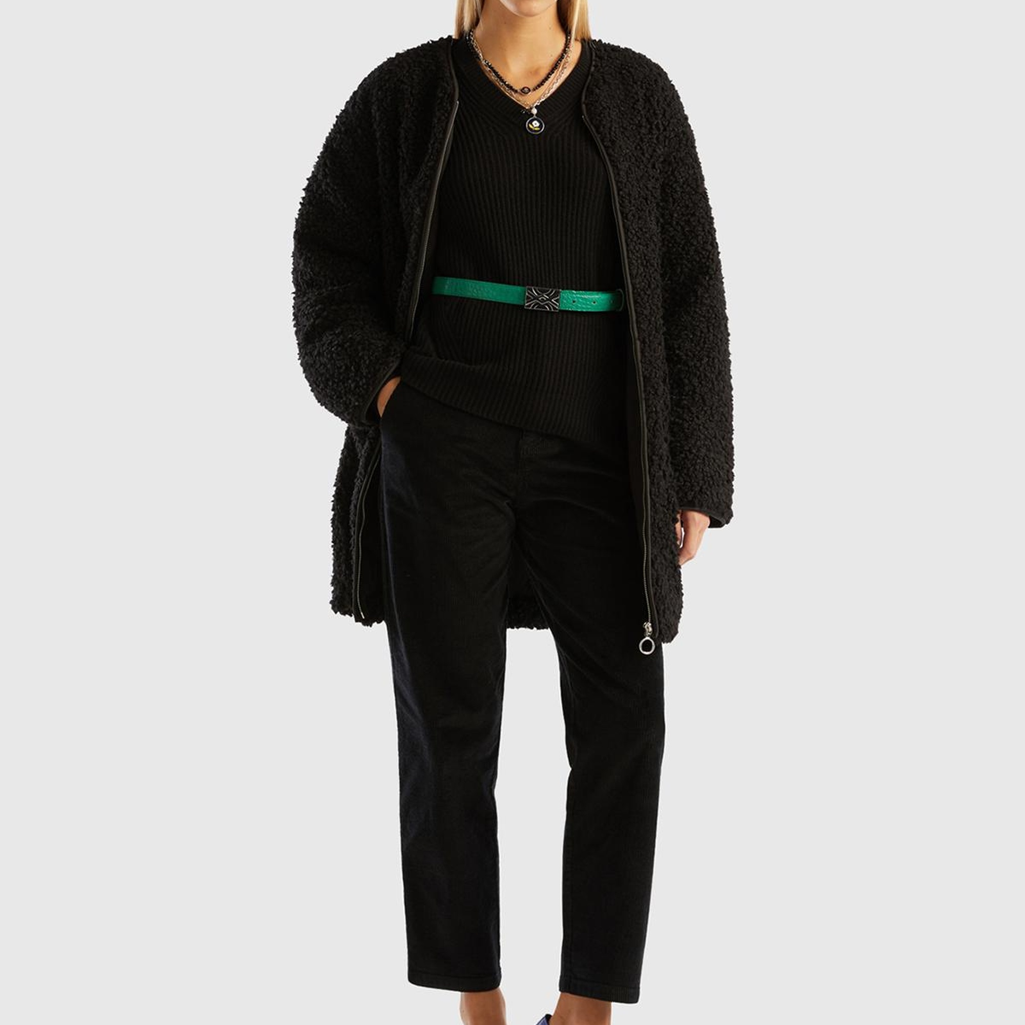 Kadın Siyah Yakasız İnce Mont