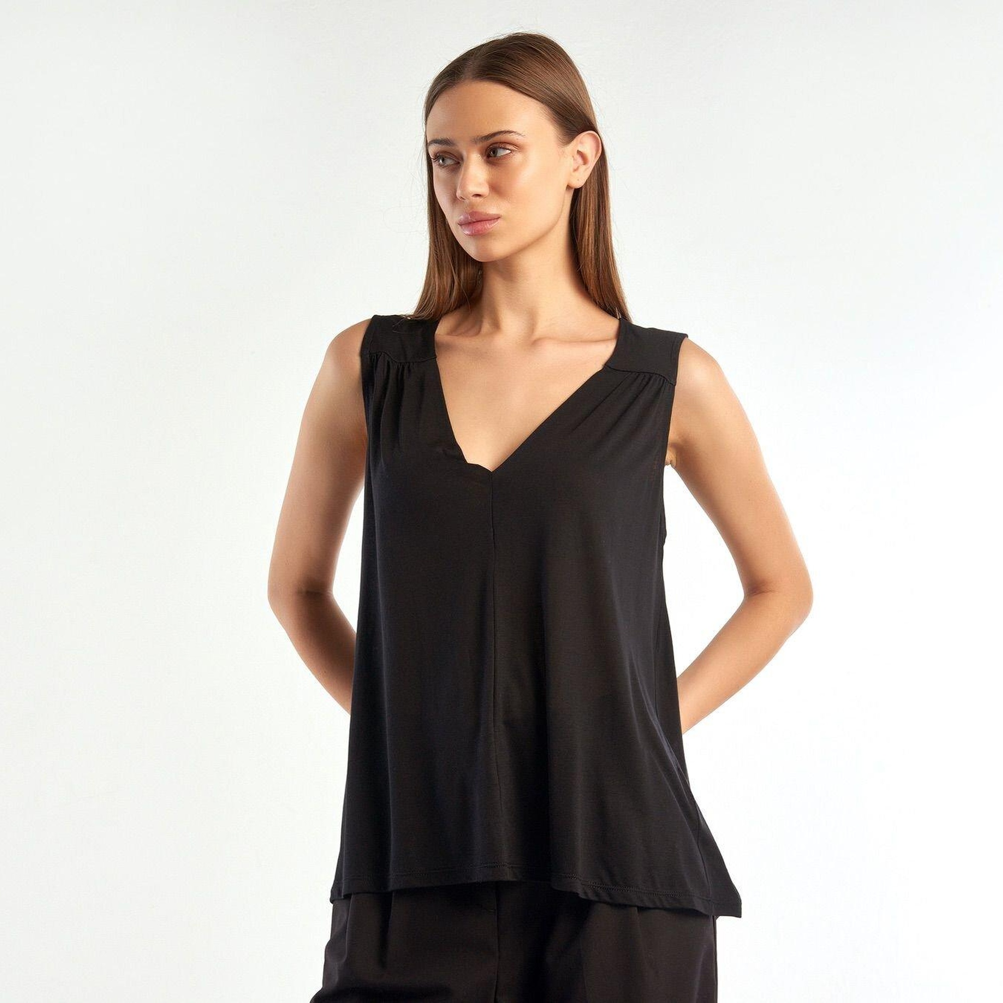 Kadın Siyah %100 Liyosel V Yaka T-Shirt