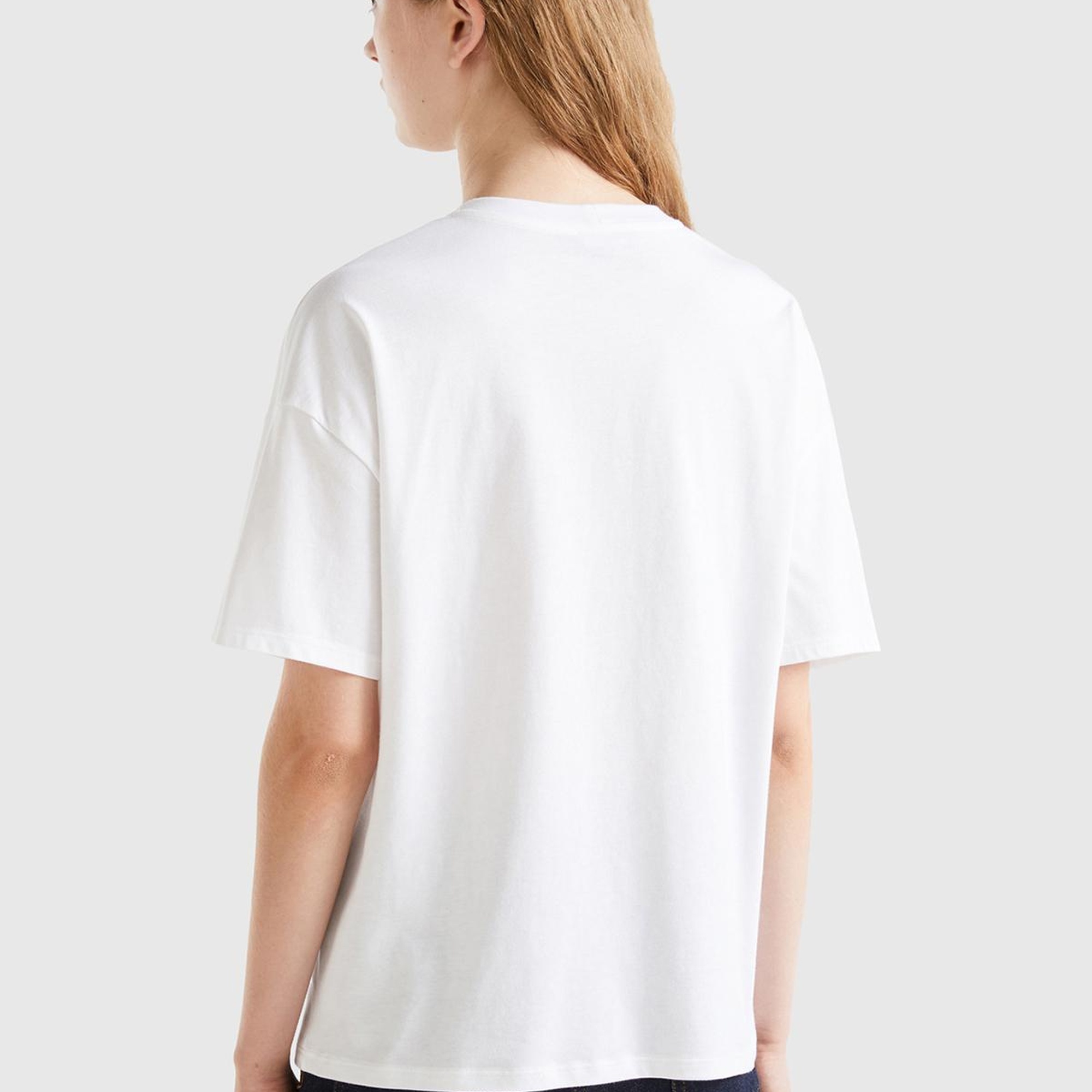 Kadın Beyaz %100 Koton Yarım Logolu T-Shirt