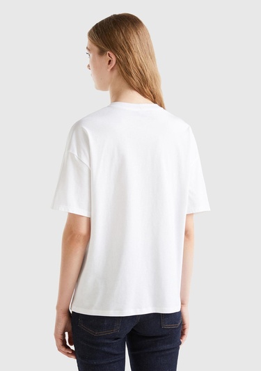  Kadın Beyaz %100 Koton Yarım Logolu T-Shirt