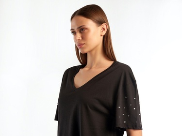  Kadın Siyah %100 Pamuk V Yaka Kolu Taşlı Tshirt