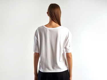  Kadın Beyaz %100 Pamuk V Yaka Kolu Taşlı Tshirt