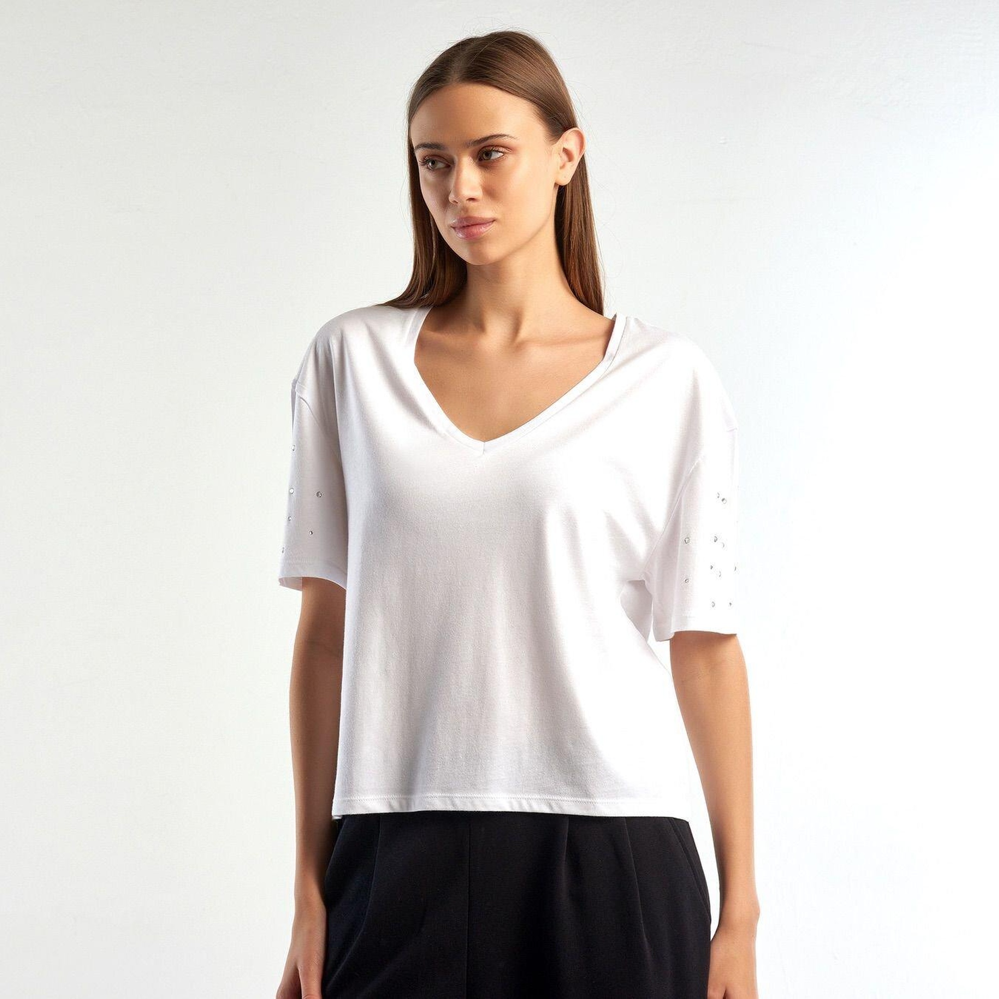Kadın Beyaz %100 Pamuk V Yaka Kolu Taşlı Tshirt