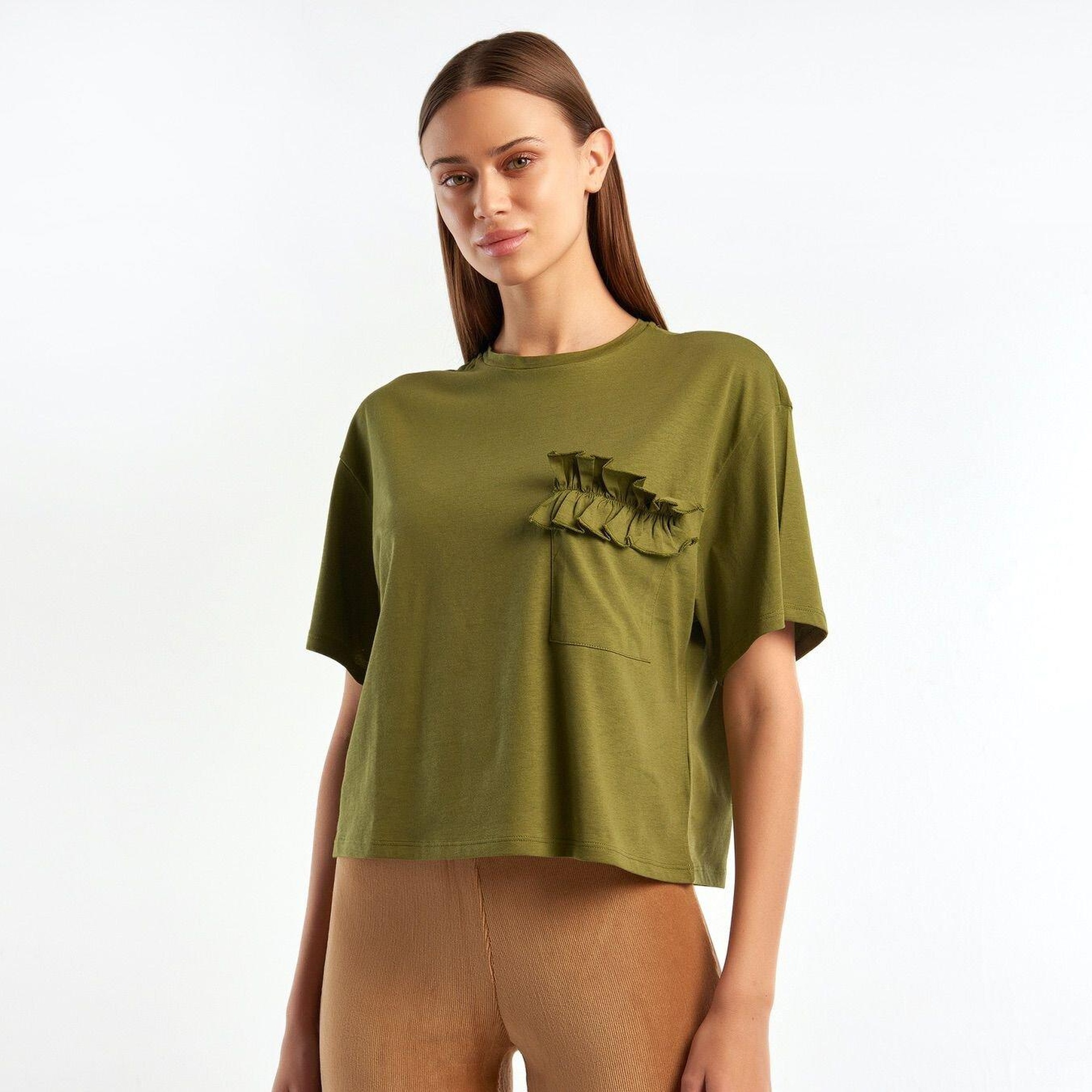 Kadın Zeytin Yeşili %100 Koton Cebi Fırfırlı T-Shirt