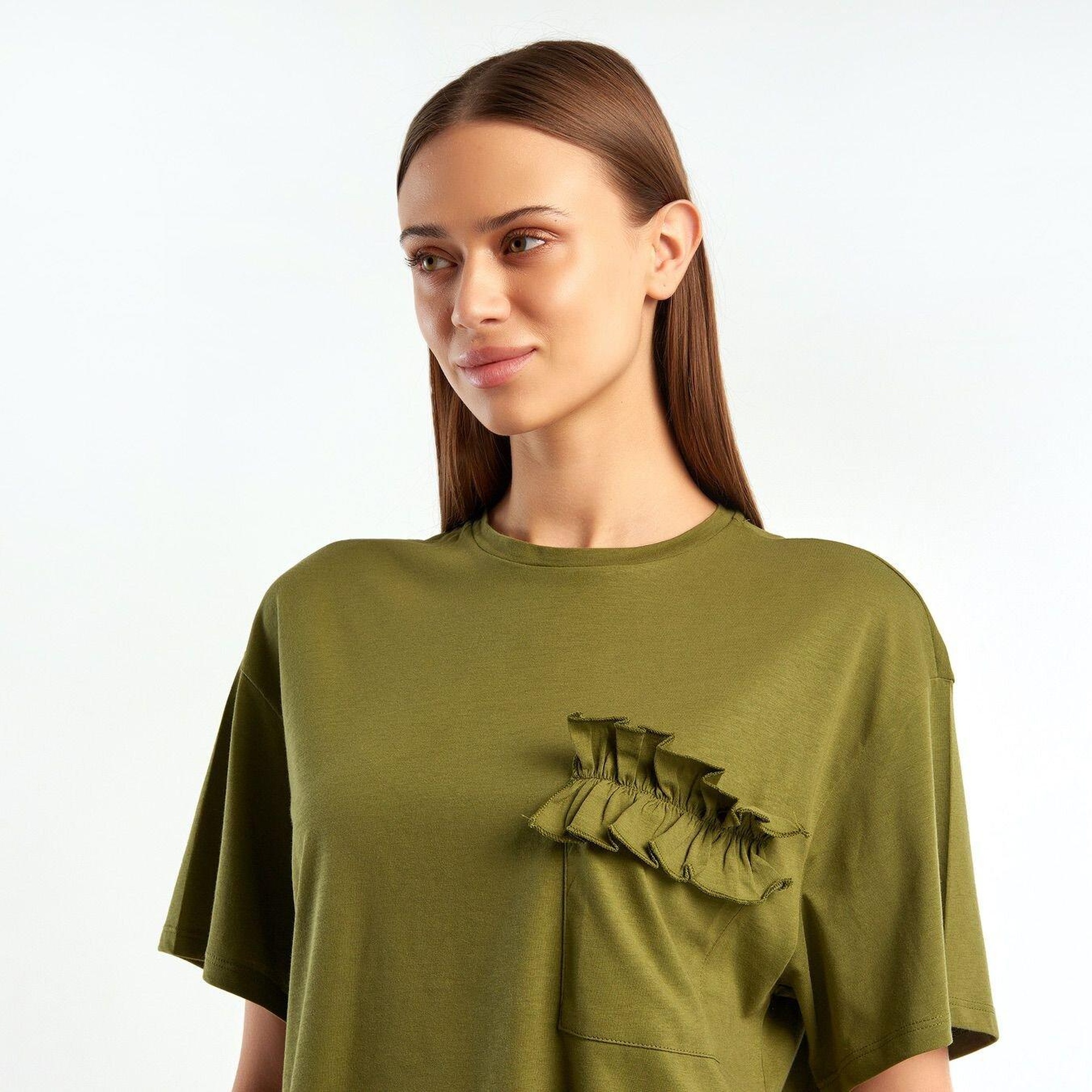 Kadın Zeytin Yeşili %100 Koton Cebi Fırfırlı T-Shirt