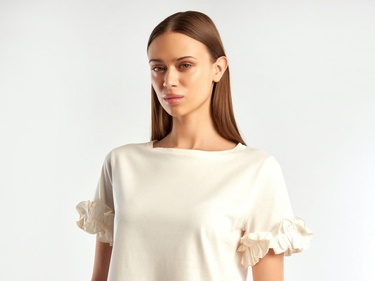  Kadın Krem %100 Koton Kolu Fırfırlı T-Shirt