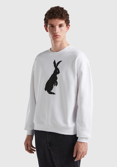  Erkek Beyaz %100 Koton Tavşan Baskılı Sweatshirt