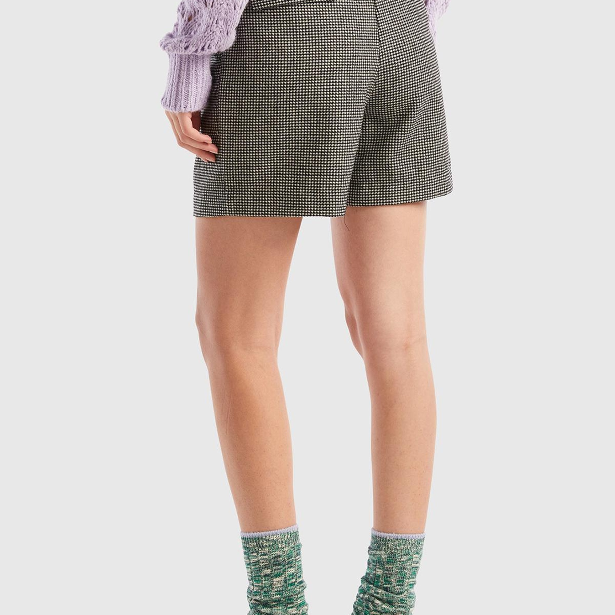 Kadın Siyah-Beyaz Kazayağı Desenli Chino Şort