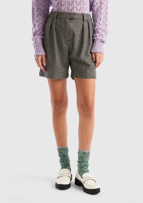  Kadın Siyah-Beyaz Kazayağı Desenli Chino Şort