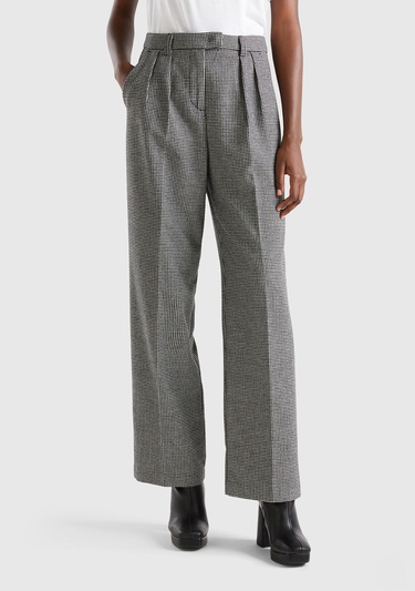  Kadın Siyah-Beyaz Kazayağı Desenli Geniş Paça Pantolon