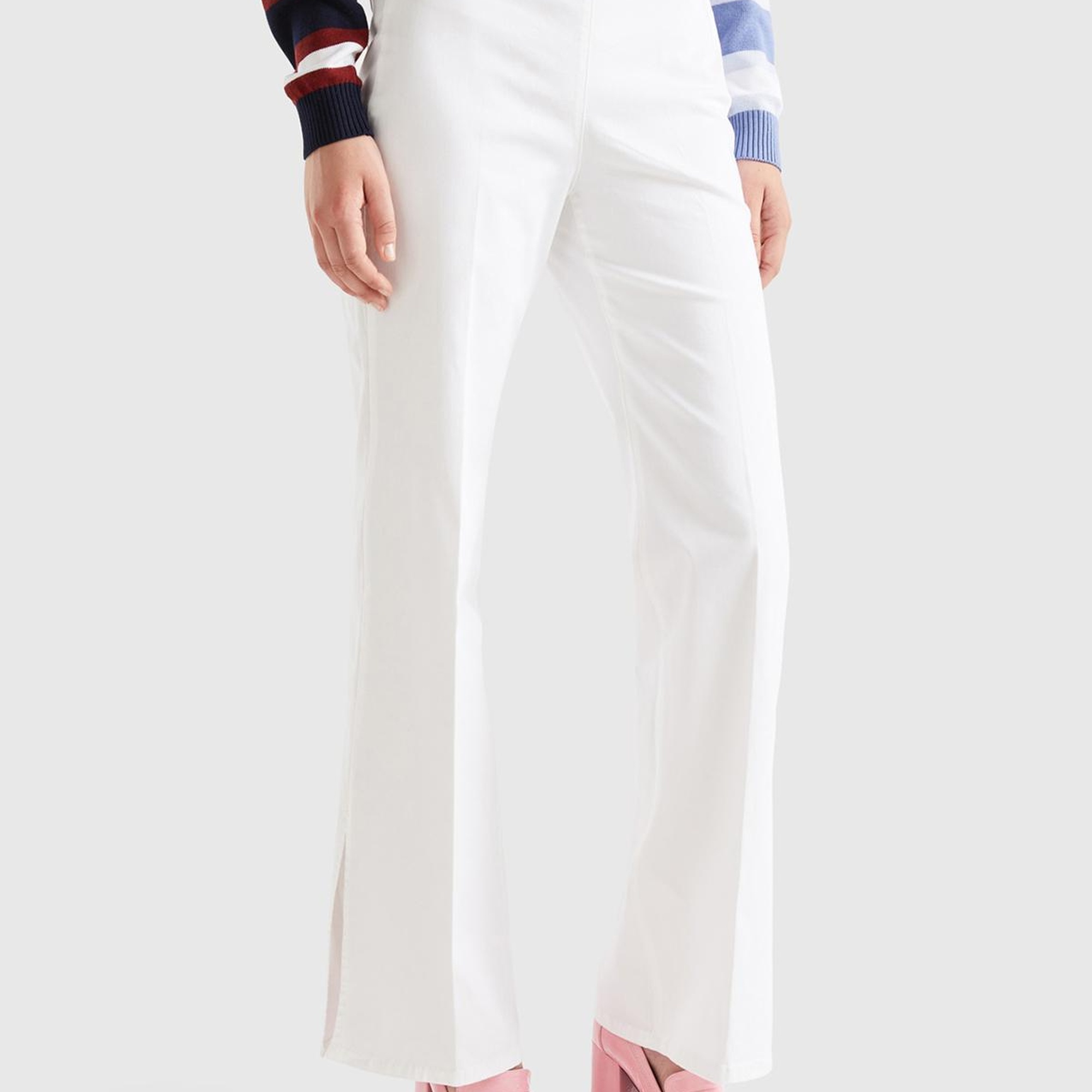 Kadın Beyaz Paçası Yırtmaçlı Pantolon