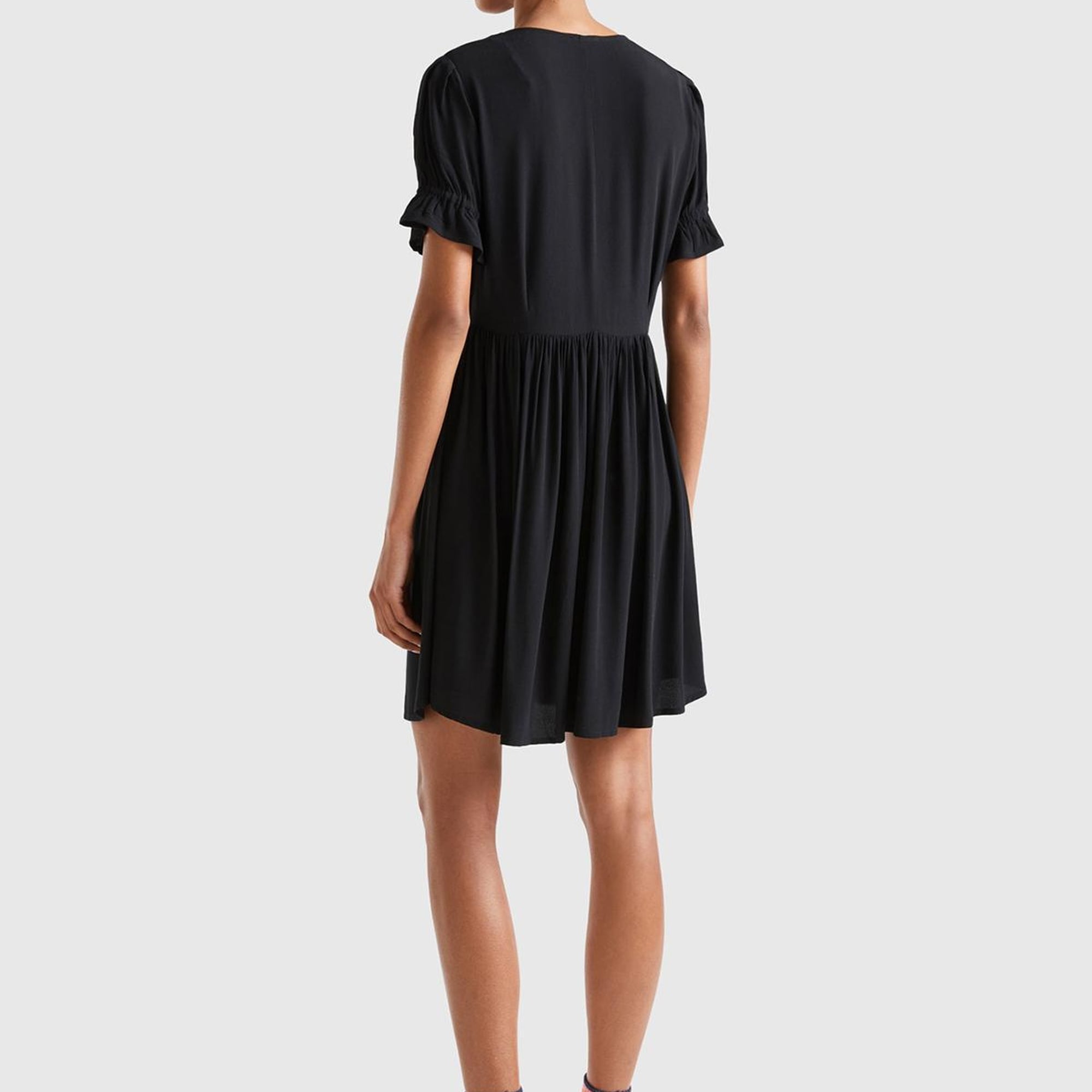 Kadın Siyah %100 Viskoz V Yaka Kısa Kollu Elbise